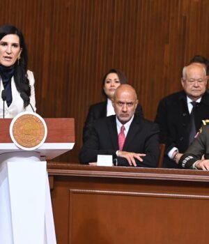 “La Constitución será instrumento para pacificar el país si la respetamos” Destaca Kenia López Rabadán