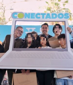 Entrega municipio de Querétaro más de mil computadoras en Santa Rosa Jáuregui
