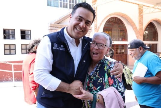 Asiste Luis Nava a entrega de canastas alimentarias en Corregidora