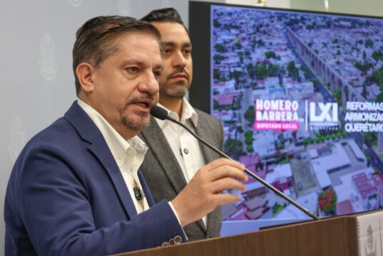 Afirma Luis Humberto Fernández “que no sabía” que el agua de su casa es fraudulenta