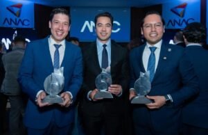 Compran alcaldes queretanos “premios” como los mejores del país