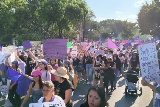 Lo vuelven a hacer, salen a la calle más de 8 mil mujeres