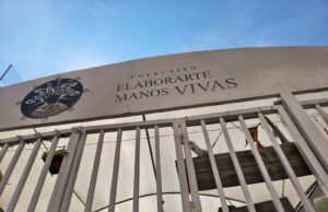 Planea municipio de Querétaro quitar espacio de colectivo “Manos Vivas” a artesanos indígenas