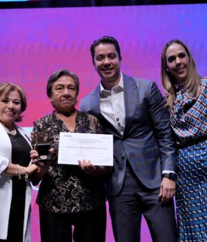 Reconoce Felifer Macías 40 años del DIF como pilar para fortalecer a las familias queretanas