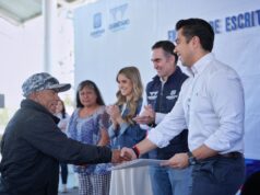 Fortalece Felifer Macías la certeza jurídica a familias queretanas con la entrega de escrituras públicas