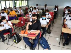 Recomienda SSPMQ revisar mochilas de estudiantes desde las casas