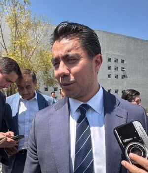 Le echa Felifer la bolita a Kuri para definir su futuro político