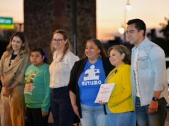 Encabeza Felifer Macías encendido de los Arcos por la concientización del autismo