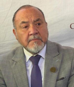 Denuncian a pseudo abogados que litigan sin cedula profesional