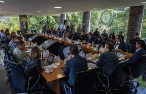 Participan autoridades de los tres órdenes de gobierno en la Mesa de Coordinación para la Construcción de la Paz y Seguridad en Querétaro