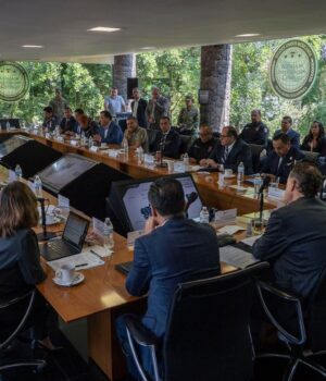 Participan autoridades de los tres órdenes de gobierno en la Mesa de Coordinación para la Construcción de la Paz y Seguridad en Querétaro