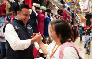 Realiza Luis Nava recorrido en el mercado Reforma de San Juan del Río