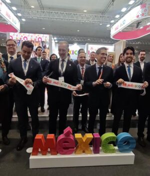 Asiste Felifer Macías a Hannover Masse en Alemania