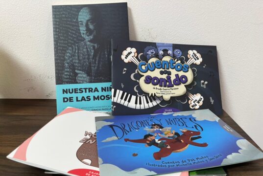Municipio de Querétaro transforma la Calzada de los Arcos en una galería a cielo abierto con la exposición “Querétaro: La Capital de la cultura futbolera”