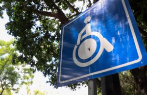 Presentan universitarios UAQ informe de accesibilidad en CU