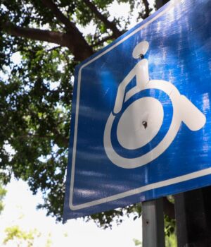 Presentan universitarios UAQ informe de accesibilidad en CU