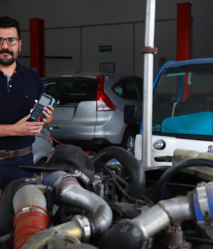 Desarrolla doctorante UAQ investigación con IA para optimizar rendimiento de motores de gasolina