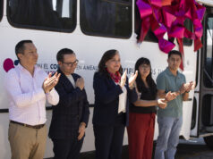Dona Patronato UAQ un autobús para transporte universitario, beneficiando a estudiantes de Amealco