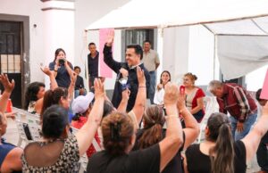Celebra Luis Nava con mamás comerciantes de San Juan del Río
