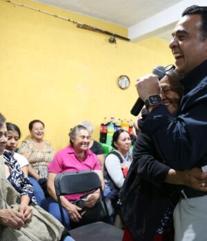 Convive Luis Nava con mamás de Reforma Agraria