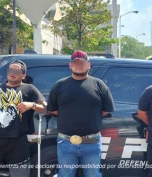 Dentro del Operativo A.R.M.A. se asegura camioneta presuntamente relacionada con hechos delictivos; tres personas fueron detenidas