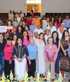 Reconoce IEEQ a personas adultas mayores, a través de concurso de cuento