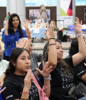 Celebran la Lengua de Señas Mexicana en el Gómez Morin