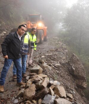 Atiende Luis Nava afectaciones por deslave en Joyas de Bucareli