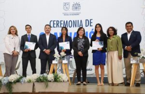 Egresan estudiantes de Bachilleres UAQ, Norte y Sur