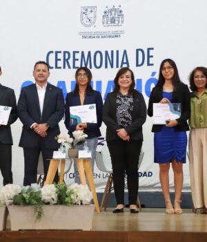 Egresan estudiantes de Bachilleres UAQ, Norte y Sur