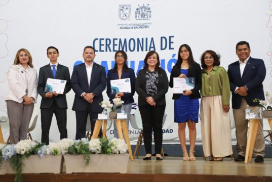 Egresan estudiantes de Bachilleres UAQ, Norte y Sur