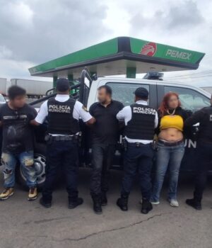 Tres detenidos por robo equiparado de vehículo en Santa Rosa Jáuregui