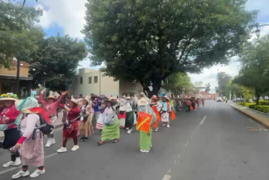 Se alistan peregrinas para salir del templo de la congregación