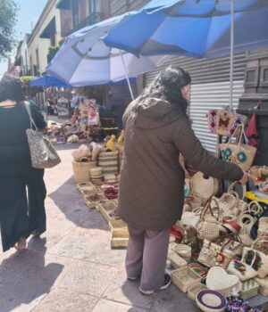 Afirma Secretaría de Gobierno que se otorgó permiso temporal en el centro histórico a 200 artesanas