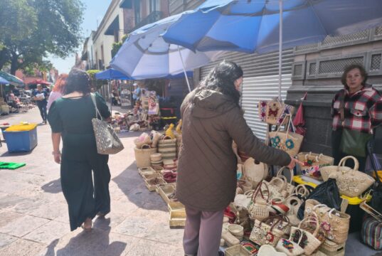 Afirma Secretaría de Gobierno que se otorgó permiso temporal en el centro histórico a 200 artesanas