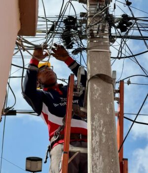 Avanza Municipio de Querétaro en el retiro de cableado en desuso de las principales avenidas de la capital