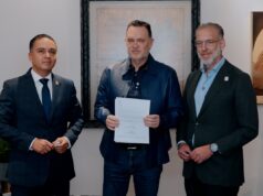 Firma Mauricio Kuri declaratoria de Área Natural Protegida al Parque Los Alcanfores