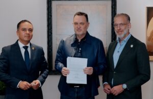 Firma Mauricio Kuri declaratoria de Área Natural Protegida al Parque Los Alcanfores