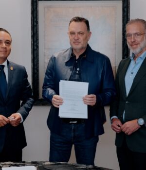 Firma Mauricio Kuri declaratoria de Área Natural Protegida al Parque Los Alcanfores