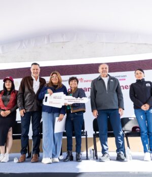 Encabeza Mauricio Kuri entrega de viviendas en beneficio de familias queretanas