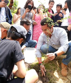 Encabeza Felifer Macías reforestación en la prepa Bicentenario