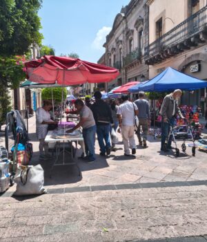 Ambulantes reconocen que grupos de artesanos pretenden traer a más a Querétaro
