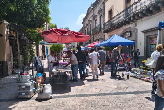 Ambulantes reconocen que grupos de artesanos pretenden traer a más a Querétaro