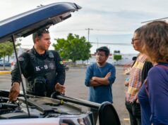Policías de Corregidora brindan a la ciudadanía conocimientos de mecánica básica