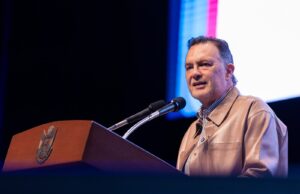 Pide Kuri a sociedad presionar a partidos para ley “antinarcocandidatos”