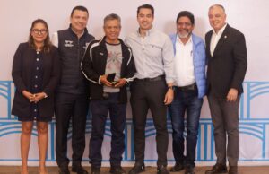 Reconoce Felifer Macías la vocación, trayectoria y compromiso de las y los trabajadores municipales