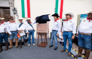 Rememora Gobernador hazaña de Ignacio Pérez con Cabalgata que llevó a Queretaro a galopar a la historia