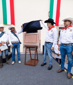 Rememora Gobernador hazaña de Ignacio Pérez con Cabalgata que llevó a Queretaro a galopar a la historia