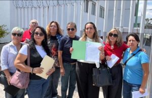 Vecinos llevan a SICT reclamo por horas perdidas en la carretera 57