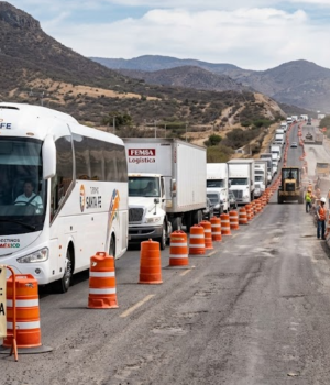 Obras en la Carretera 57 pegan a la economía local: transporte turístico reporta caída del 30% en viajes